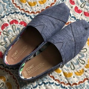 TOMS: classic blue chambray
